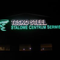 Litery świetlne nocą - Tesko Steel Rybnik